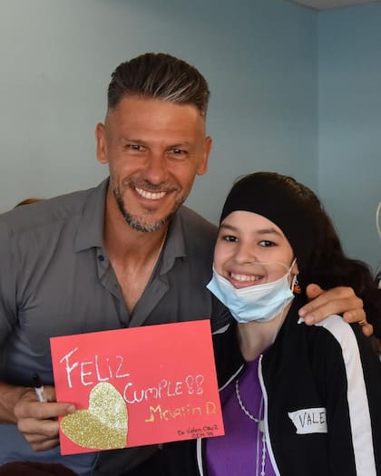 La actividad solidaria que compartieron Martín Demichelis y Evangelina Anderson en el Hospital Garraham (Foto: Instagram/@riverplate)