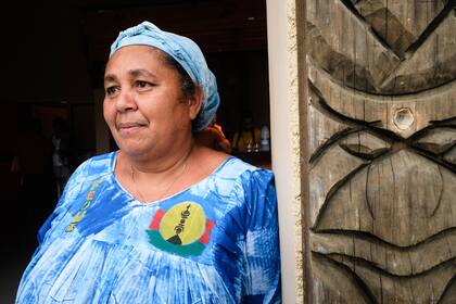 La activista de la Unión Nacional por la Independencia y miembro del colectivo "Mujeres por el sí", Jacqueline Roussel, posa en Kone, el 28 de septiembre de 2020