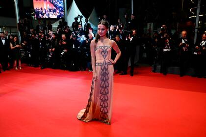 La actriz Alicia Vikander deslumbró con su diseño