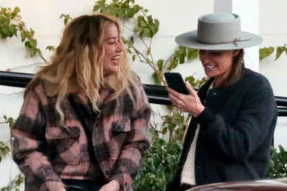 La actriz Amber Heard y la directora Bianca Butti, juntas en Los Ángeles