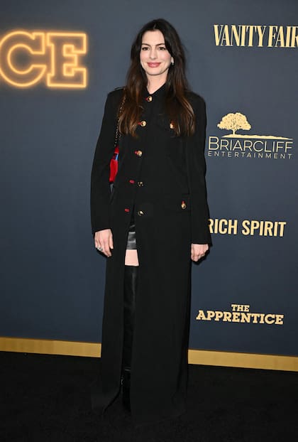 La actriz Anne Hathaway no quiso perderse el preestreno de la película que llega a los cines argentinos el 7 de noviembre