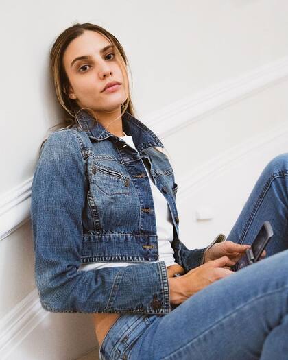 La actriz argentina Macarena Achaga es la responsable de interpretar a la hija de Luis Miguel, Michelle Salas, en su versión adolescente