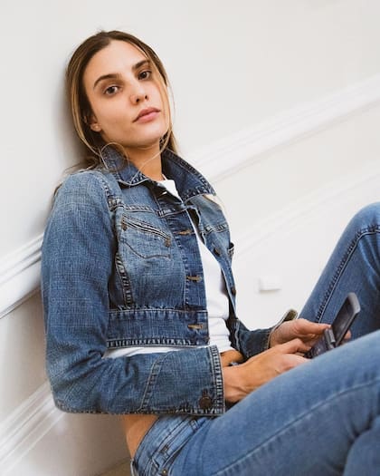 La actriz argentina Macarena Achaga será la responsable de interpretar a la hija de Luis Miguel, Michelle Salas, en su versión adolescente.