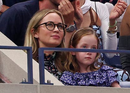 La actriz  británica Emily Blunt presenció el torneo junto a su marido, John Krasinski y sus hijas Violet (en la fotografía) y Hazel
