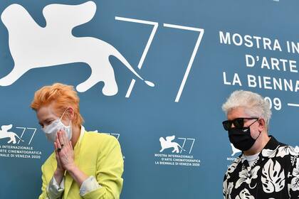 La actriz británica Tilda Swinton y el director español Pedro Almodóvar presentan lo que será la primera incursión en inglés del cineasta manchego, basada en un monólogo de Jean Cocteau