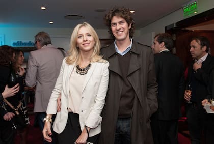 La actriz Carla Peterson llegó acompañada por su marido, el economista Martín Lousteau, en un alto en plena campaña