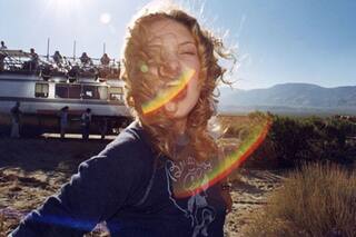 Casi famosos: los posteos de Hudson y Zooey Deschanel, a 20 años de su estreno