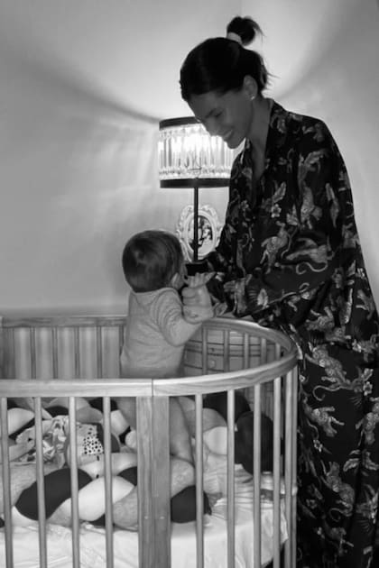 La actriz compartió en su Instagram una foto de Amancio Vicuña en su nueva cuna