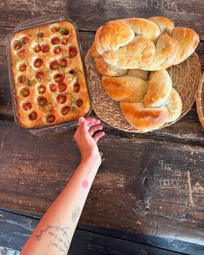 La actriz compartió imágenes de la celebración y parte del menú (Foto: Instagram @lacalurivero)