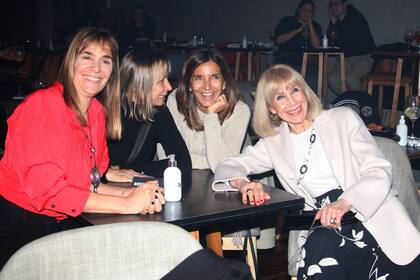 La actriz compartió la experiencia con un grupo de amigas que la convenció de ir a ver la provocativa puesta dirigida por José María Muscari