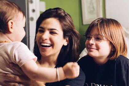 En sus redes, Agustina Cherri muestra a diario la complicidad que tiene con sus hijas