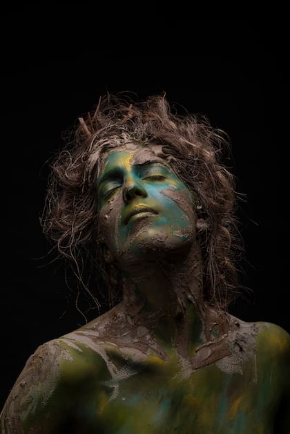 La actriz Dara Parpagnoli, retratada por su padre para la serie "Titánides"