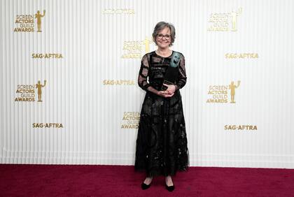 La actriz de 76 años Sally Field fue reconocida con el premio SAG a toda su carrera