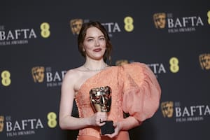 Oppenheimer, la película de Christopher Nolan, arrasó en los Bafta y Emma Stone confirmó su favoritismo