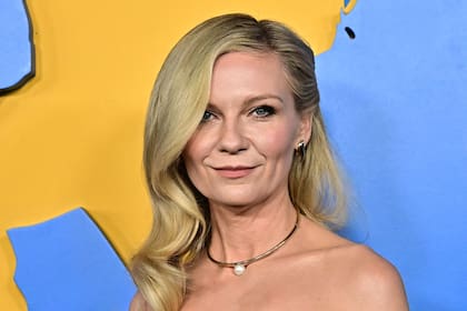 La actriz estadounidense Kirsten Dunst asistió en Los Ángeles al estreno de Roofman, la película que protagoniza junto a Channing Tatum