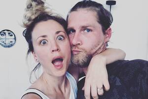 Kaley Cuoco empieza a convivir con su esposo, 2 años después de su casamiento