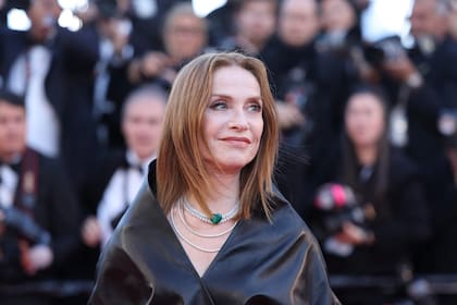 La actriz francesa Isabelle Huppert también se lució en la alfombra roja de la presentación de Karma