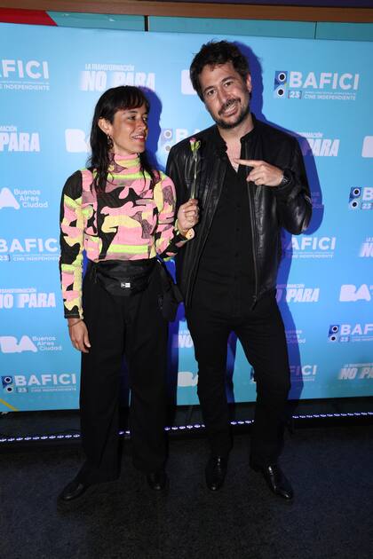 La actriz francesa Vimala Pons junto al director argentino Santiago Mitre