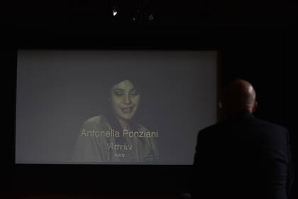 La actriz italiana Antonella Ponziani en una escena de "Entrevista", film dirigido por Fellini en 1987