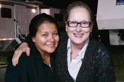 La actriz junto a Meryl Streep, durante el rodaje de la película Agosto