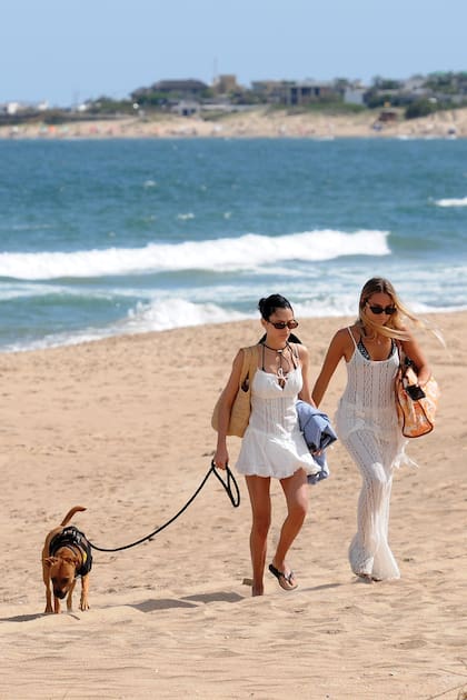 La actriz junto a su
hermana, la psicóloga Luciana Zenere