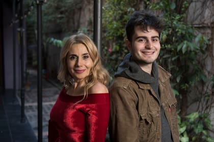 La actriz junto a su hijo, Galo Hagel, en 2022