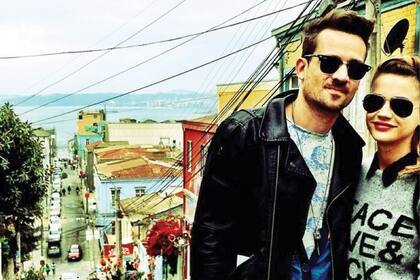 La actriz junto al cantante de Tan Biónica: un amor consolidado