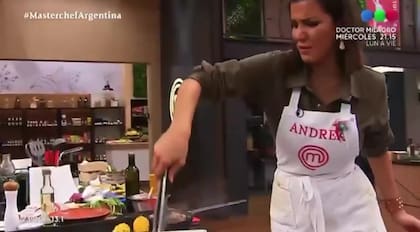 La actriz lanzó un duro comentario contra la producción del programa y criticó que solo aprendió a hacer el último plato que presentó, pues para todos los demás utilizó recetas previamente organizadas detrás de cámaras
