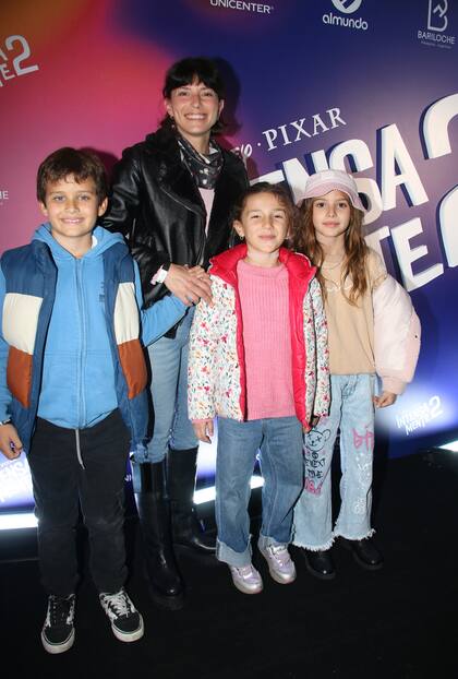 La actriz Manuela Pal concurrió a la cita junto a su hija Amparo y un par de amiguitas