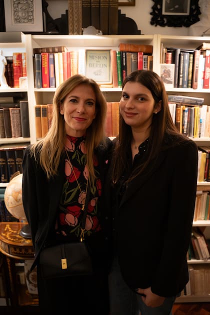 La actriz María Marull junto a su hija, Rosa Szifrón