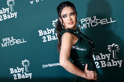 La actriz mexicana Salma Hayek fue una de las protagonistas de la noche: fue homenajeada con el premio “Giving Tree Award”
