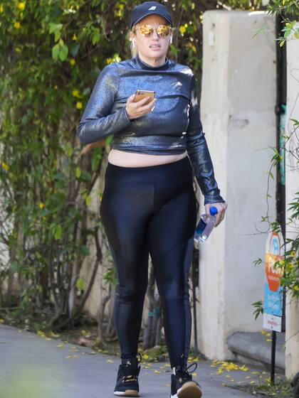 La actriz Rebel Wilson es fotografiada mientras realiza su rutina de ejercicios