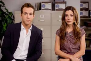 Sandra Bullock recordó la bochornosa escena al desnudo que filmó con Ryan Reynolds