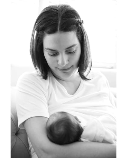 La actriz relató todo lo que pasó durante el parto en las redes sociales (Foto: Instagram/@berguzarkorel)