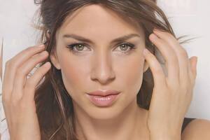 La actriz respondió de una manera sutil la pregunta que le realizó la conductora del ciclo de América, para lo cual echó mano del cuarteto de Liverpool