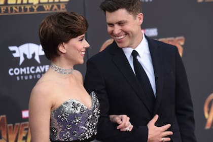 Johansson con su marido, Colin Jost