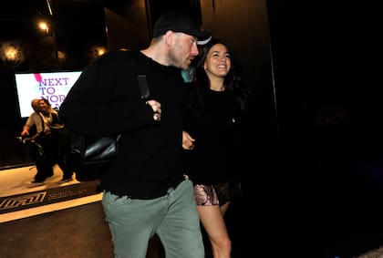 La actriz y cantante disfrutó de la obra Next to normal junto a su nuevo novio en el Teatro Centro Audiovisual Inmersivo