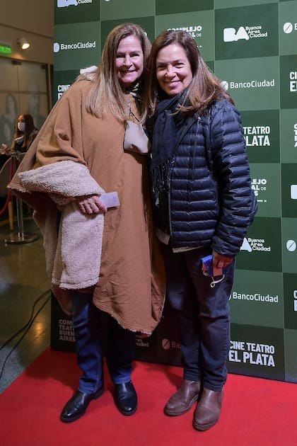 La actriz y cantante Sandra Mihanovich llegó a Mataderos junto a Marita Novaro, su pareja