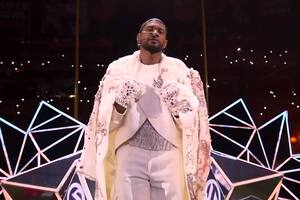 El discreto detalle con el que Usher rindió homenaje a una icónica estrella del pop durante el Super BowlShow del medio tiempo.