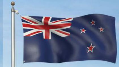 La actual bandera del país que remite a su origen colonial, con la bandera británica dentro