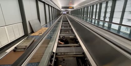 La actualización de los pasillos móviles forma parte del Plan de Modernización en Acción