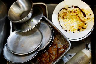 La manera más fácil de sacar las manchas de grasa de la cocina