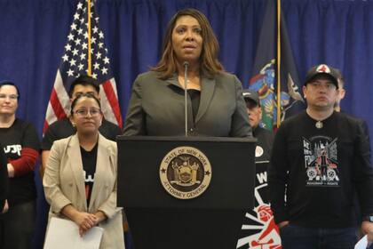 La acusación federal se centra en un préstamo hipotecario de 2020 donde James declaró falsamente que usaría una propiedad en Norfolk, Virginia como residencia secundaria, para obtener condiciones crediticias más favorables