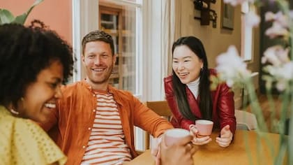 La adaptación vocal también refleja diferencias culturales, según estudios