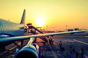 10 formas de ahorrar al viajar en avión, según la inteligencia artificial