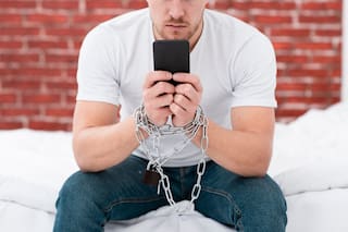 ¿ChatGPT debería avisar a las autoridades si un usuario le consulta por contenido violento?