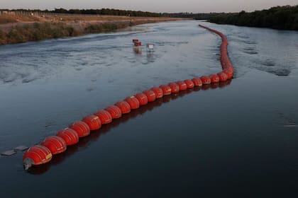 La administración Trump colocó varios kilómetros de barrera fluvial en la frontera sur