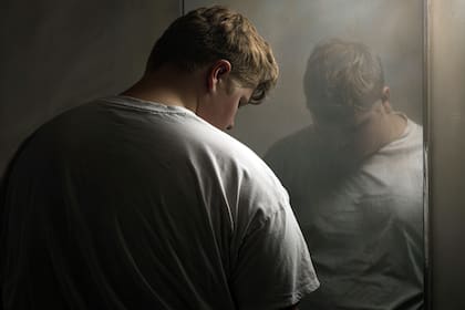 La adolescencia es una etapa de especial vulnerabilidad psíquica, atravesada hoy por entornos digitales de uso intensivo