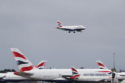 La aerolínea British Airways anunció hoy que anuló todos sus vuelos del día hacia Italia