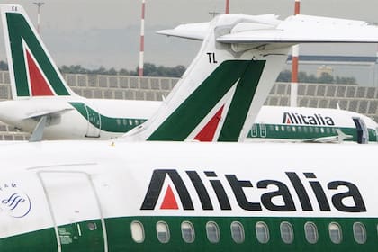 Un vuelo directo de Roma operado por Alitalia fue uno de los últimos en llegar al país
